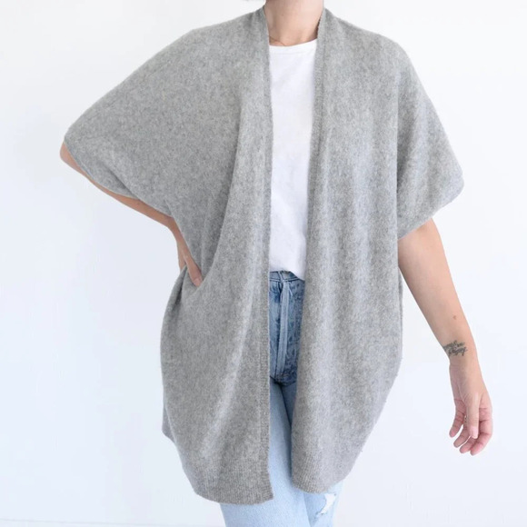 Aritzia Community Grey 54% Wool, 22% Yak Short Sleeve Cardigan XSmall - Picture 1 of 11